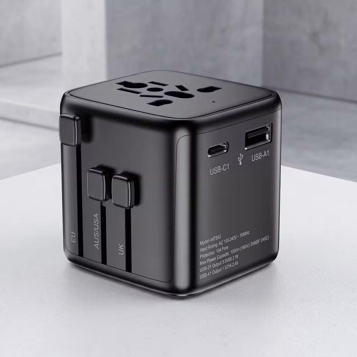 Universeller Reiseadapter mit USB & USB-C PD